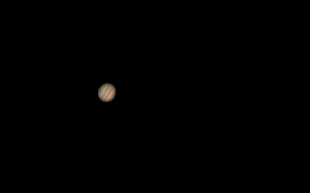 Jupiter centered in the field of view through a manually guided 1200 mm Dobsonian telescope.